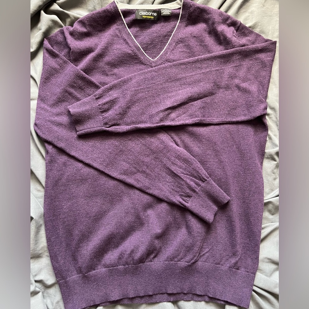 Large Claiborne Performance V-neck long sleeve sweater